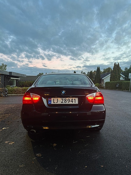 BMW 318i 7 of 17