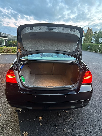 BMW 318i 11 of 17