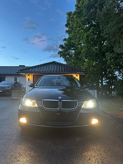 BMW 318i 3 of 17