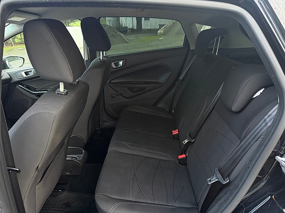Ford Fiesta 11 of 17