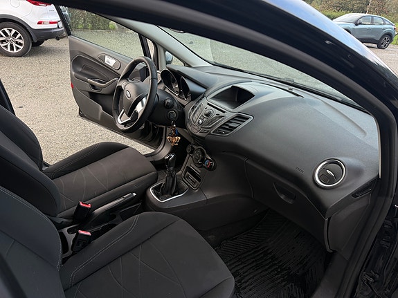 Ford Fiesta 10 of 17