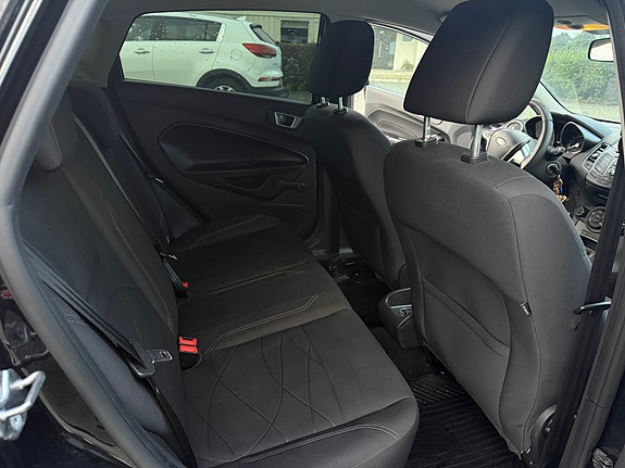 Ford Fiesta 12 of 17