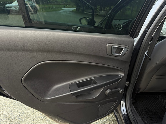 Ford Fiesta 13 of 17