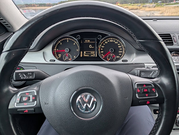 Volkswagen Passat 11 of 22