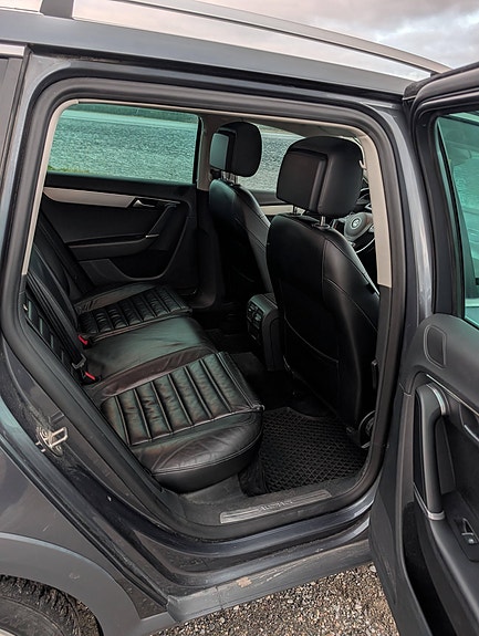 Volkswagen Passat 20 of 22