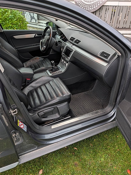 Volkswagen Passat 3 of 22