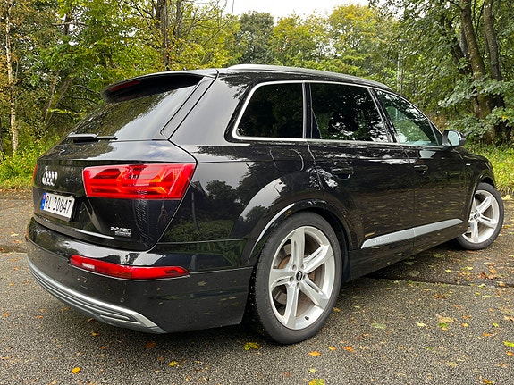 Audi Q7 2 of 30