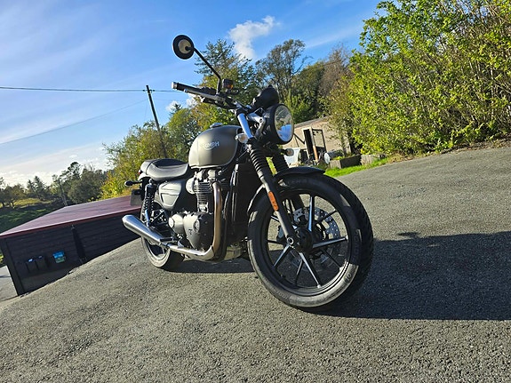 Triumph Street Twin 3 of 8
