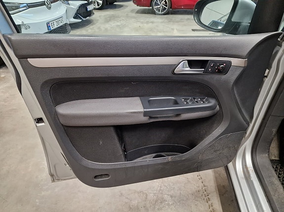 Volkswagen Touran 10 of 30
