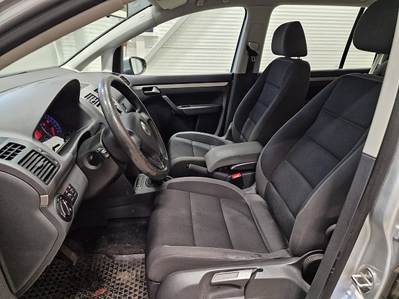 Volkswagen Touran 9 of 30