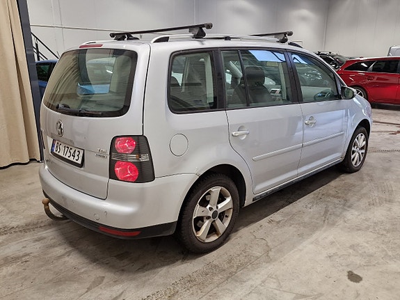 Volkswagen Touran 5 of 30