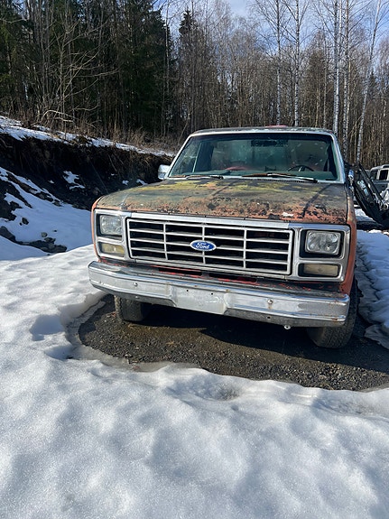 Ford F-250 2 of 10