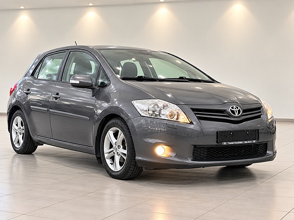 Toyota Auris 3 of 12