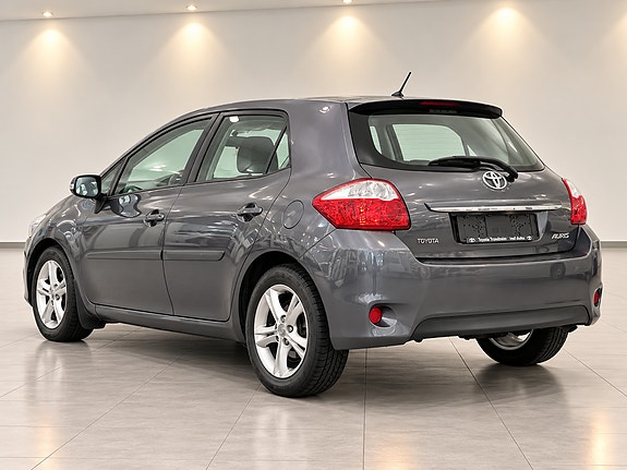 Toyota Auris 8 of 12