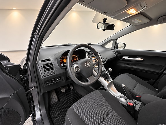 Toyota Auris 11 of 12