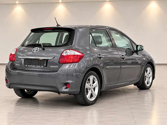 Toyota Auris 6 of 12
