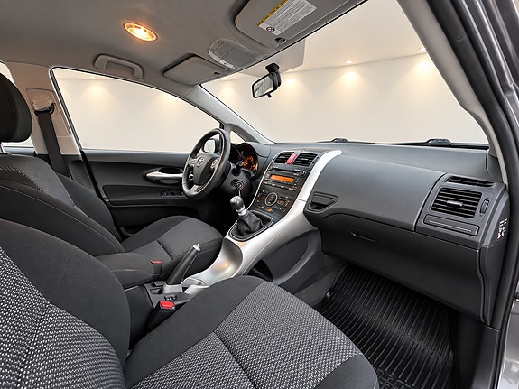 Toyota Auris 12 of 12