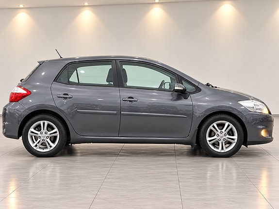 Toyota Auris 5 of 12