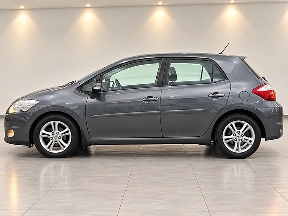Toyota Auris 4 of 12