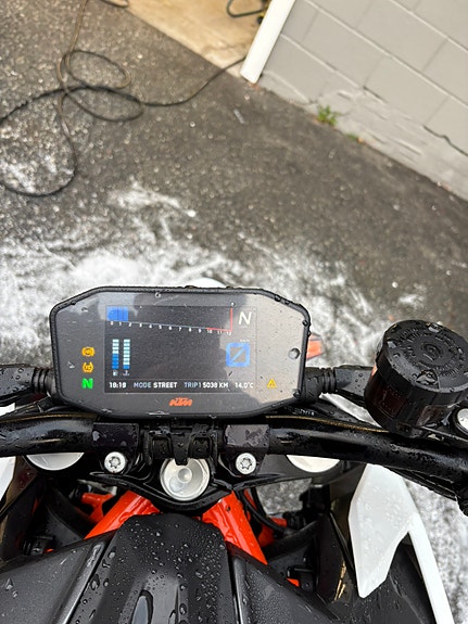 KTM 1290 Super Duke R 8 of 17