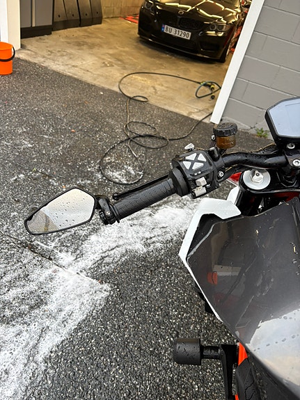 KTM 1290 Super Duke R 10 of 17