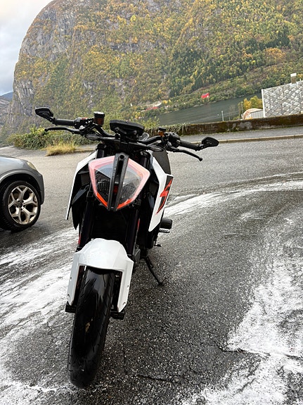 KTM 1290 Super Duke R 11 of 17