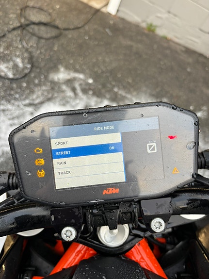 KTM 1290 Super Duke R 6 of 17