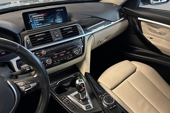BMW 330e 12 of 27