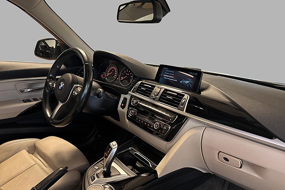 BMW 330e 18 of 27