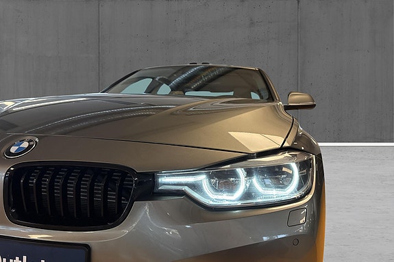 BMW 330e 23 of 27
