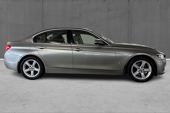 BMW 330e 4 of 27
