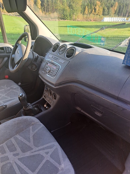 Ford Transit Connect 8 of 9