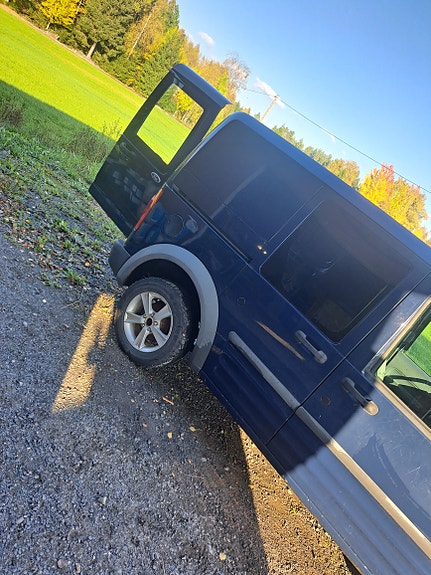 Ford Transit Connect 2 of 9