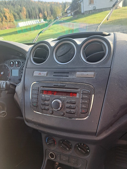 Ford Transit Connect 7 of 9