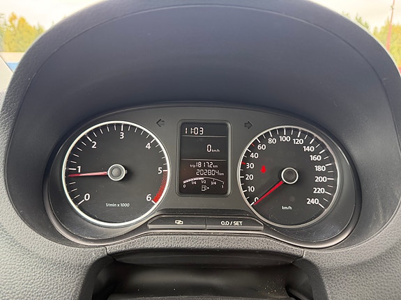Volkswagen Polo 12 of 15