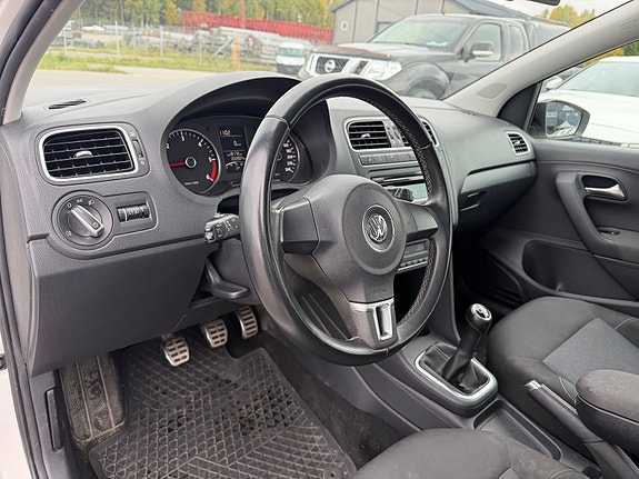 Volkswagen Polo 9 of 15