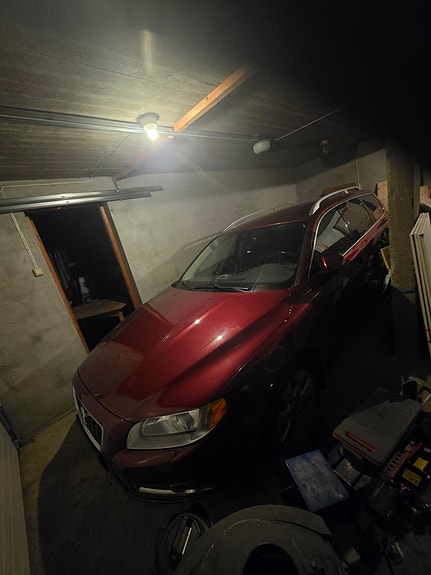 Volvo V70 2 of 5