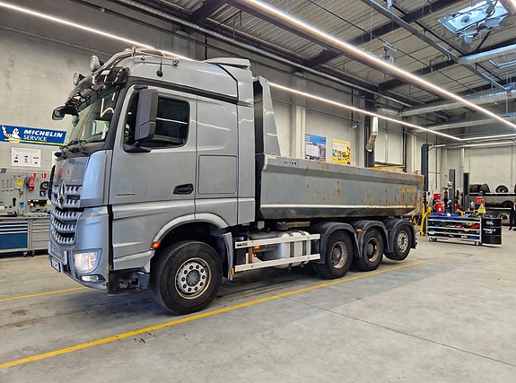 Mercedes-Benz Arocs 5 of 10