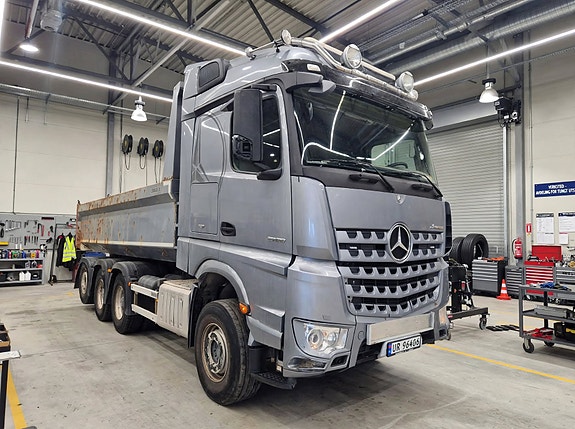 Mercedes-Benz Arocs 2 of 10
