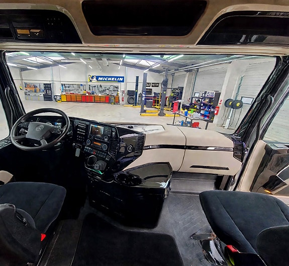 Mercedes-Benz Arocs 7 of 10