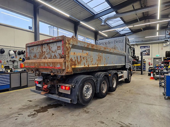 Mercedes-Benz Arocs 3 of 10