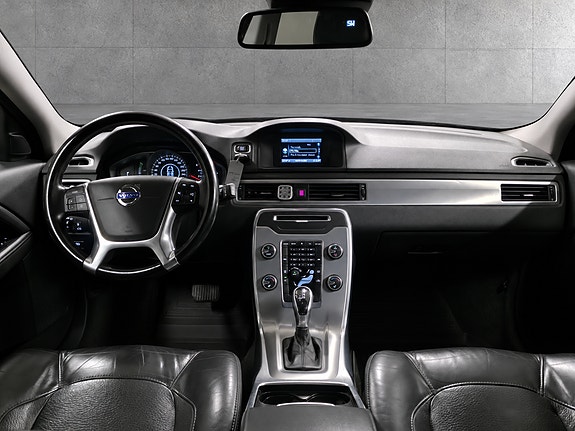 Volvo V70 13 of 30
