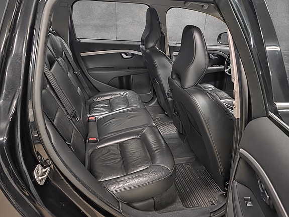 Volvo V70 10 of 30