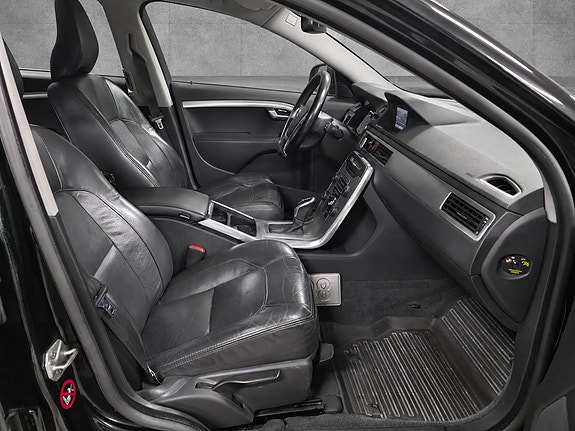 Volvo V70 17 of 30