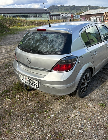 Opel Astra 2 of 21