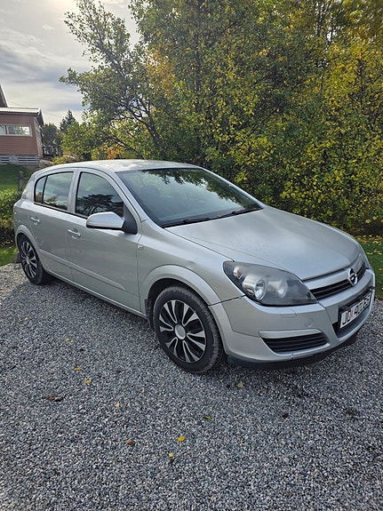 Opel Astra 3 of 21