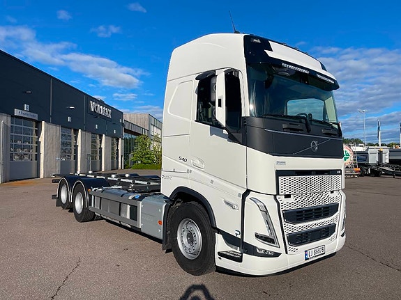 Volvo FH 540 2 of 14