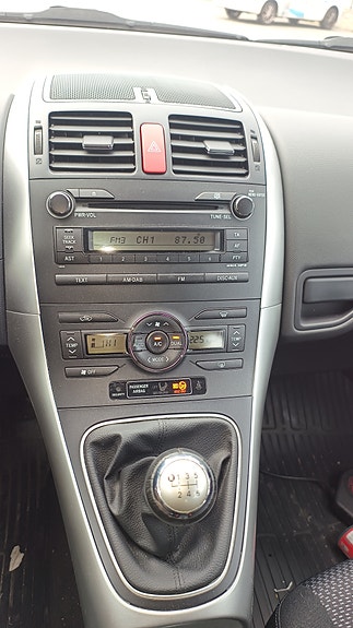 Toyota Auris 14 of 30