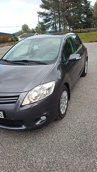 Toyota Auris 6 of 30