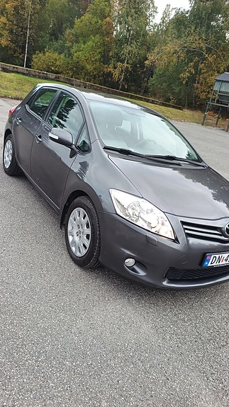 Toyota Auris 2 of 30